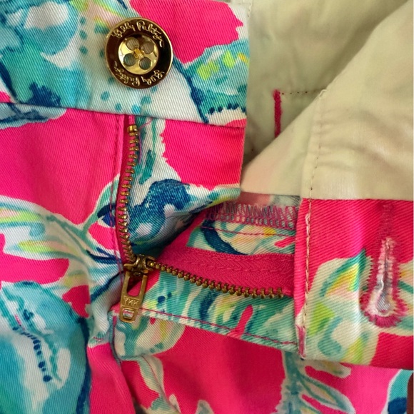 Lilly Pulitzer Coastal Chic Scalloped Buttercup It’s Summer Somewhere 5” Shorts - Picture 8 of 14
